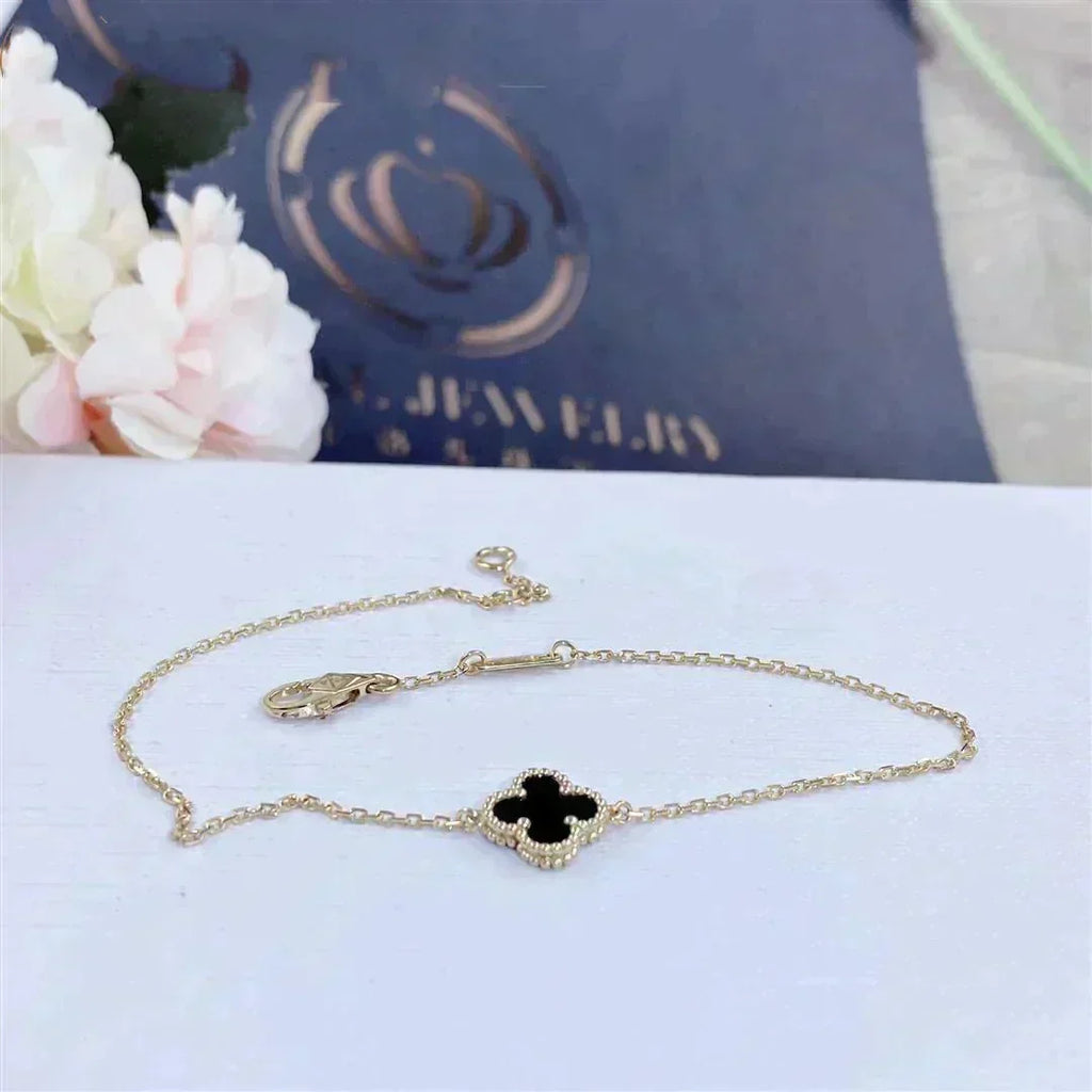 [Cyra]  CLOVER ONYX SINGLE FLOWER BRACELET