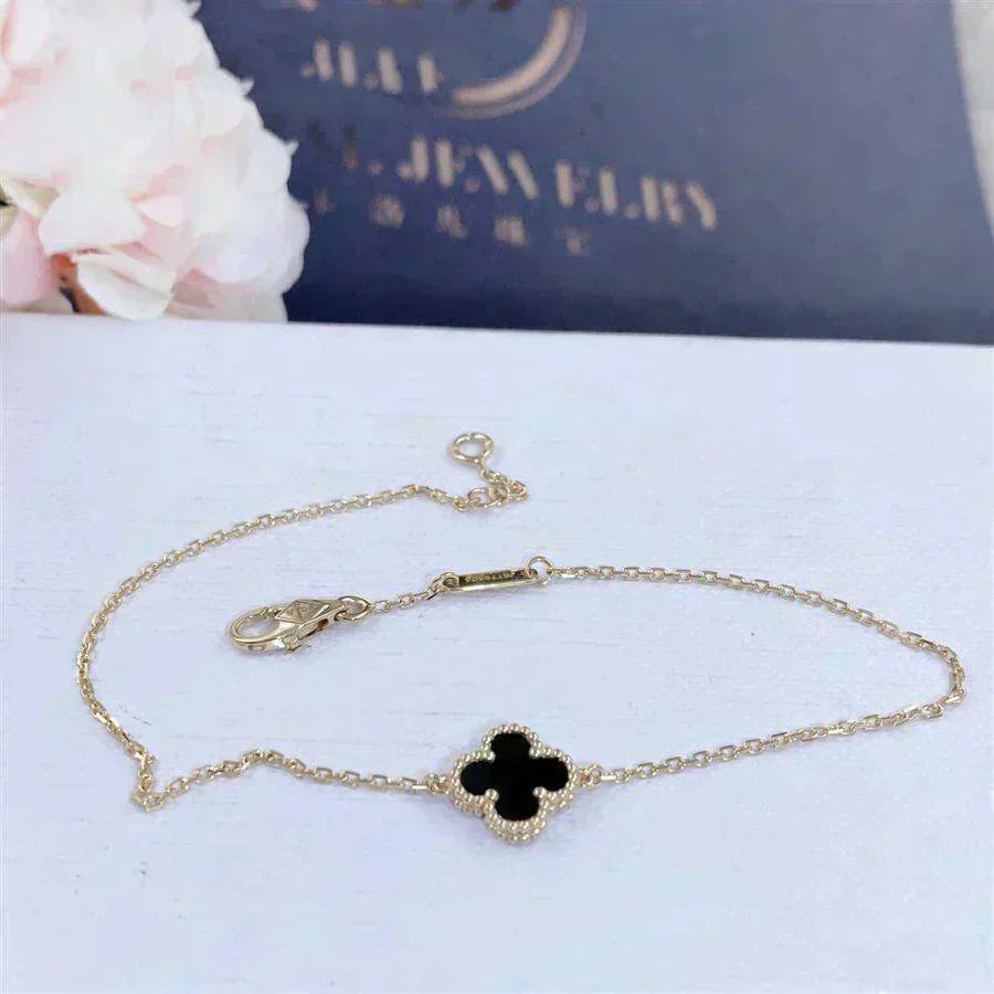 [Cyra]  CLOVER ONYX SINGLE FLOWER BRACELET