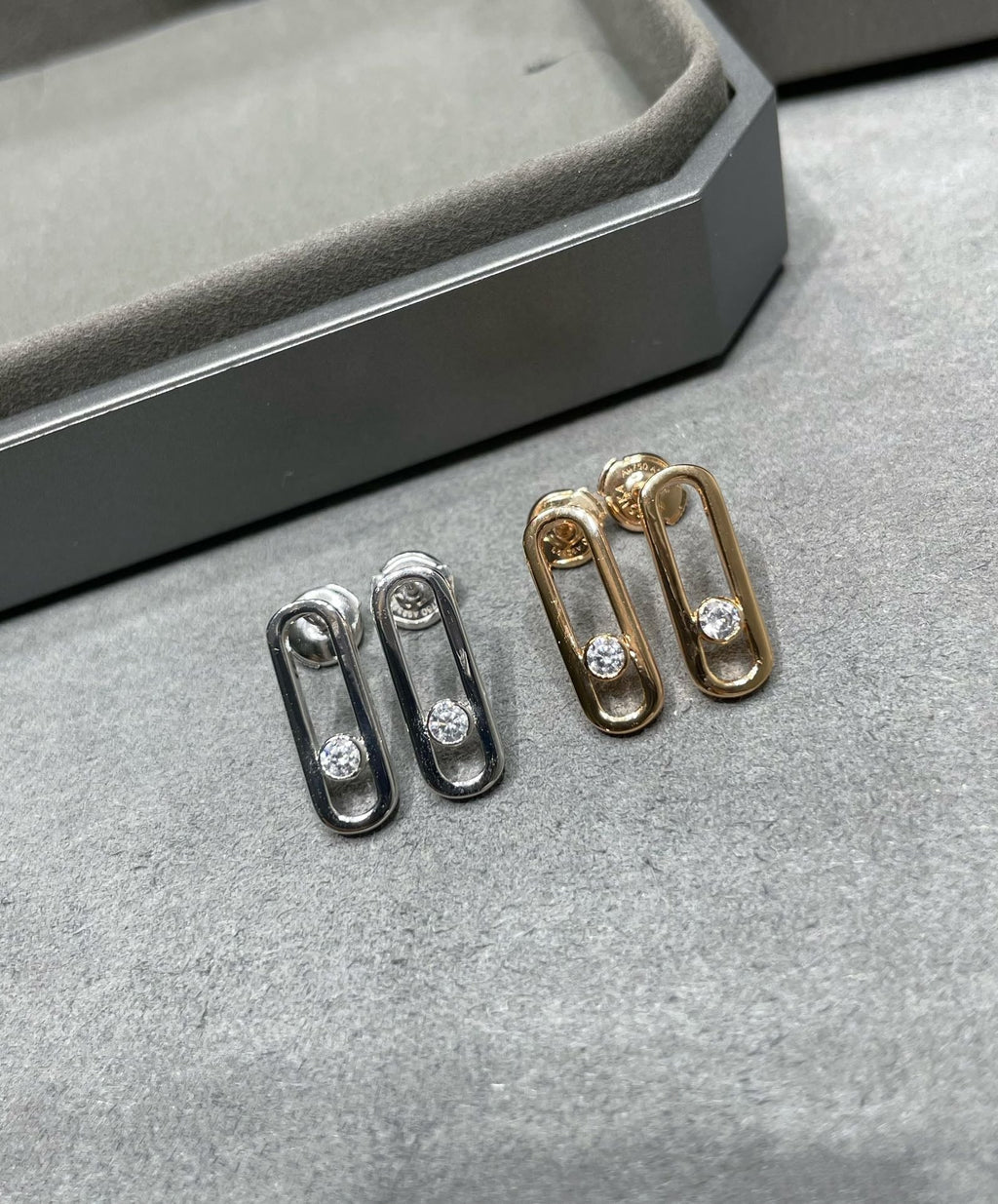 [Cyra] MOVE UNO SMALL OHRRINGE MIT 1 DIAMANTEN