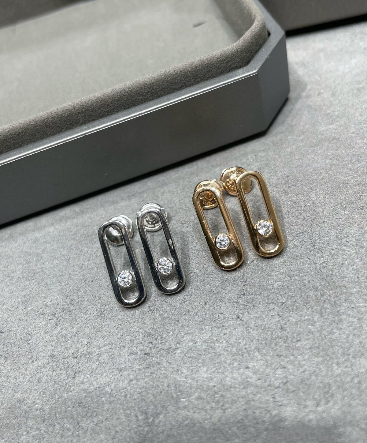 [Cyra] MOVE UNO SMALL OHRRINGE MIT 1 DIAMANTEN