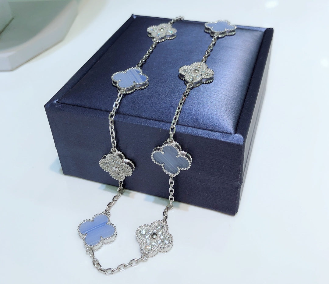 [Cyra]  CLOVER 10 MOTIFS CHALCEDONY DIAMONDS SILVER NECKLACE