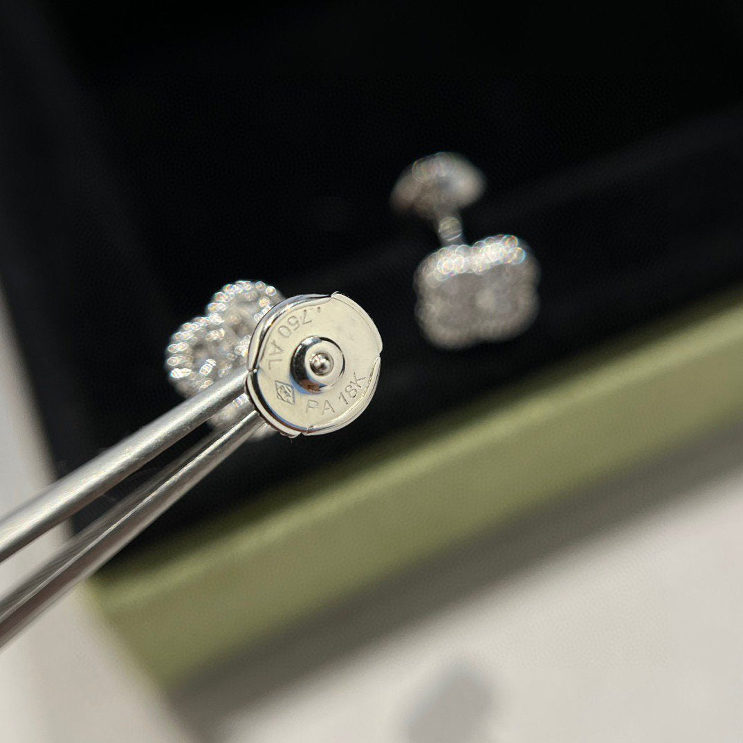 [Cyra]  CLOVER MINI DIAMOND STUD EARRINGS