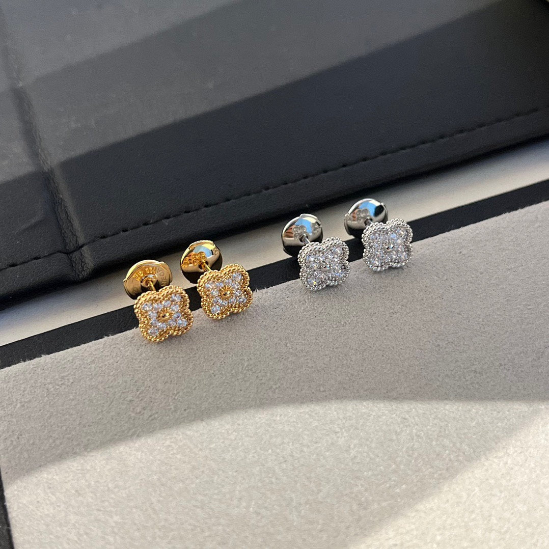 [Cyra]  CLOVER MINI DIAMOND STUD EARRINGS
